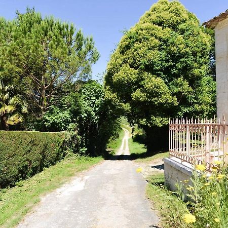 مبيت وإفطار لا كلوزيري دي فرونزاك Saint-Michel-de-Fronsac المظهر الخارجي الصورة