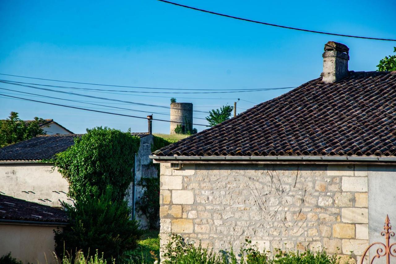 مبيت وإفطار لا كلوزيري دي فرونزاك Saint-Michel-de-Fronsac المظهر الخارجي الصورة