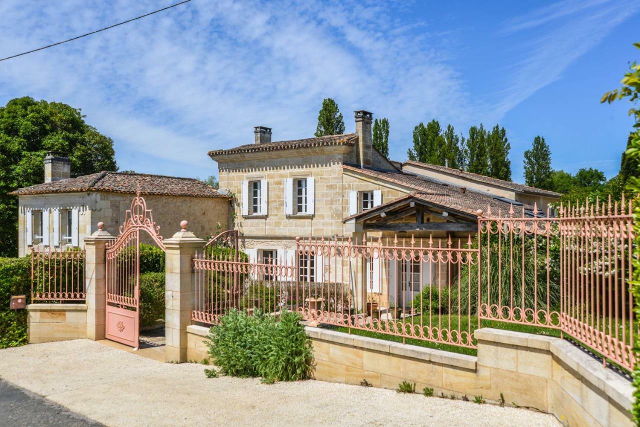 مبيت وإفطار لا كلوزيري دي فرونزاك Saint-Michel-de-Fronsac المظهر الخارجي الصورة